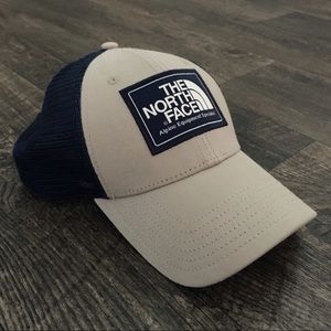 Men’s trucker hat